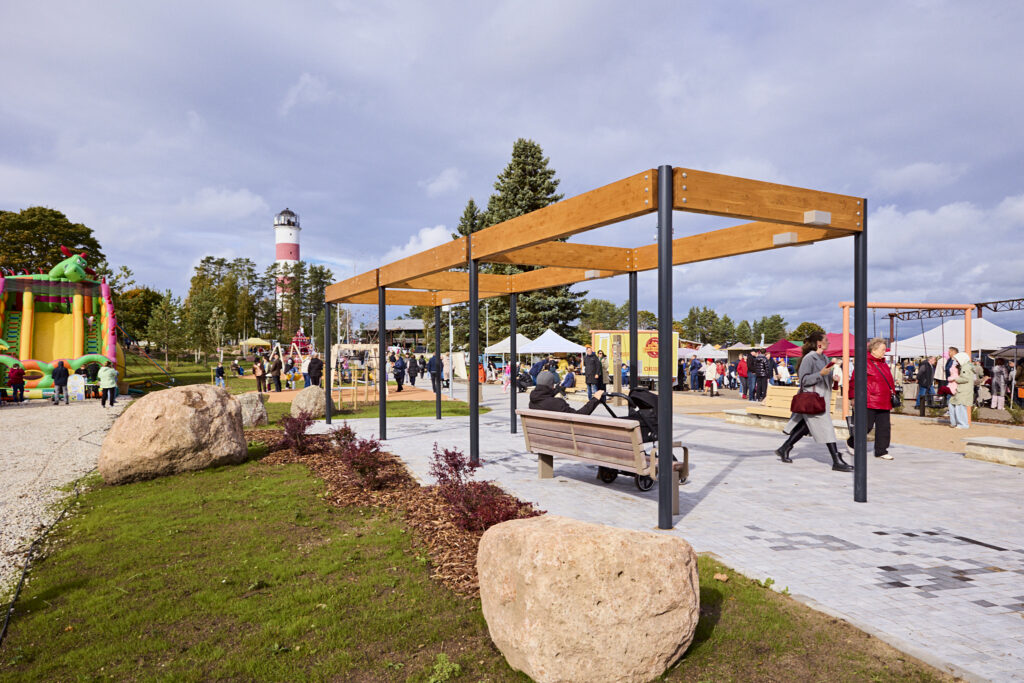 Suur-Lootsi kultuurikvartali istumisala ja pergola