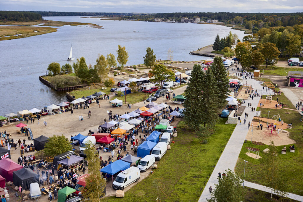Suur-Lootsi kultuurikvartal avamispäeval Narva-Jõesuu tuletornist vaadatuna