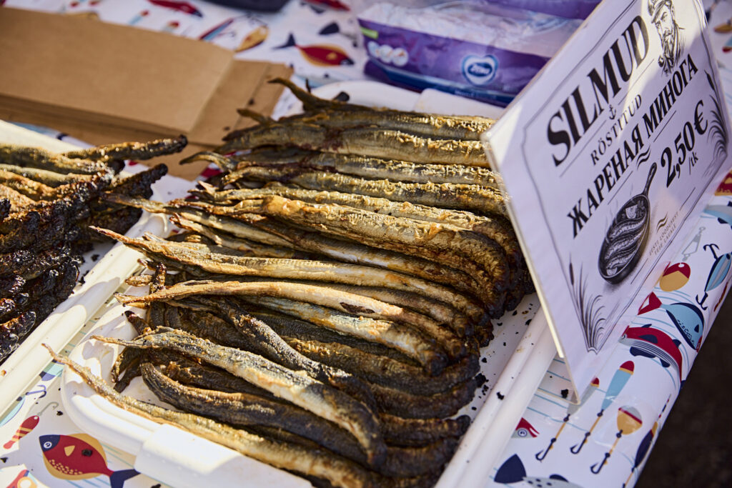 Grillitud silmud müügil silmufestivali laadal